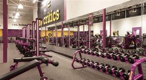 how much do the bars at planet fitness weigh